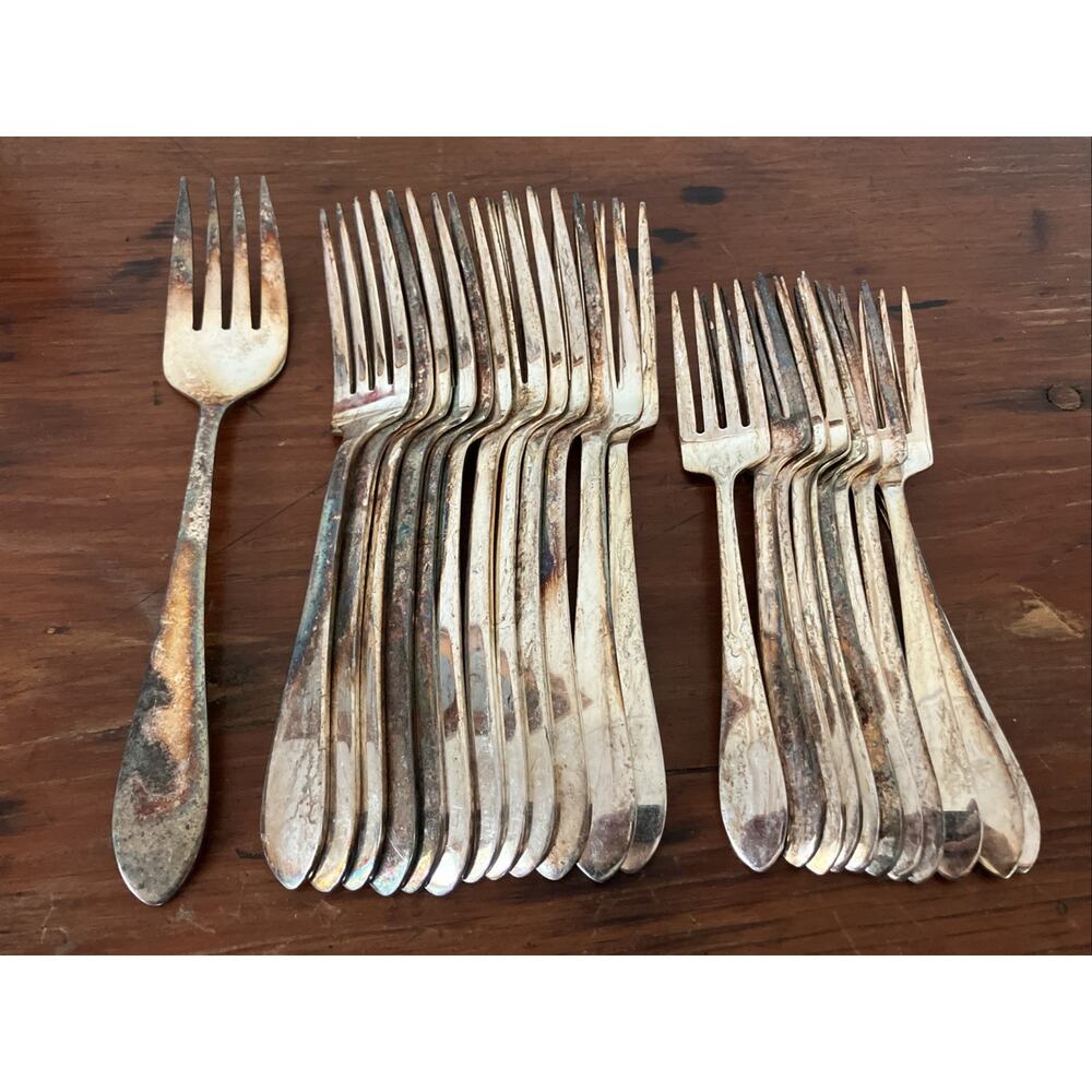 Lot 22 Rogers Bros 1847 Silverplate EP Electroplate Serving Dinner Salad Forks